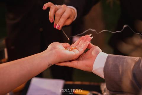 Inspiração e ideias criativas de fotos fotográfico de casamento fotos da cerimonia com as alianças no Villa Mantova'