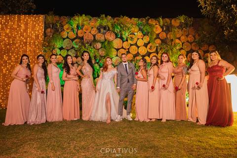 Inspiração e ideias criativas de fotos fotográfico de casamento com as madrinhas no Villa Mantova'