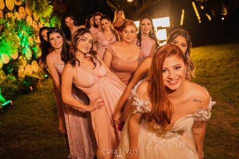 Inspiração e ideias criativas de fotos fotográfico de casamento com as madrinhas no Villa Mantova'