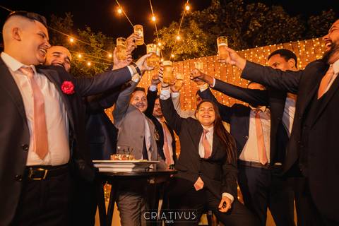 Inspiração e ideias criativas de fotos fotográfico de casamento com os padrinhos no Villa Mantova'