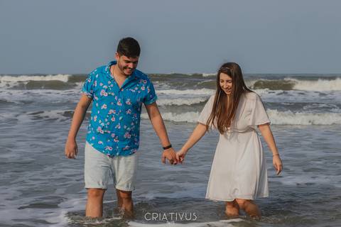Inspiração e ideias criativas  ensaio fotográfico pré casamento de casal na Praia do Iporanga - Guarujá - SP'