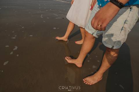 Inspiração e ideias criativas  ensaio fotográfico pré casamento de casal na Praia do Iporanga - Guarujá - SP'