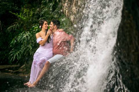 Inspiração e ideias criativas  ensaio fotográfico pré casamento de casal na Praia do Iporanga - Guarujá - SP'