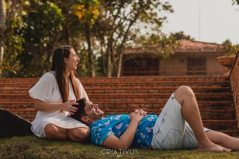 Inspiração e ideias criativas  ensaio fotográfico pré casamento de casal na Praia do Iporanga - Guarujá - SP'