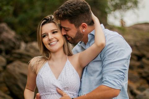 Inspiração e ideias criativas  ensaio fotográfico pré casamento de casal na Praia de São Pedro 
'