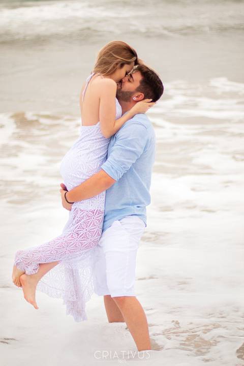 Inspiração e ideias criativas  ensaio fotográfico pré casamento de casal na Praia de São Pedro 
'