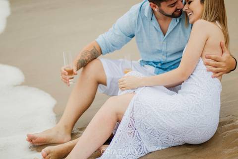 Inspiração e ideias criativas  ensaio fotográfico pré casamento de casal na Praia de São Pedro 
'