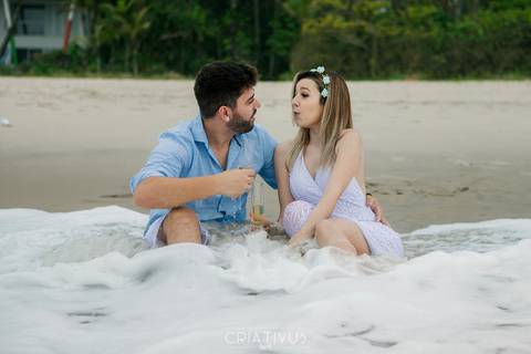 Inspiração e ideias criativas  ensaio fotográfico pré casamento de casal na Praia de São Pedro 
'