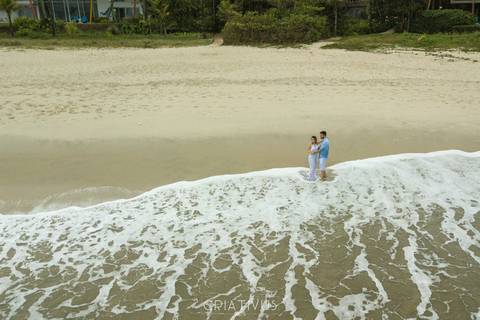 Inspiração e ideias criativas  ensaio fotográfico pré casamento de casal na Praia de São Pedro 
'