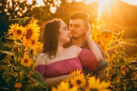 Inspiração e ideias criativas  ensaio fotográfico pré casamento de casal em Holambra - SP'