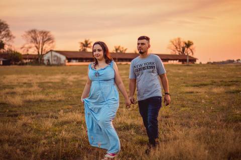 Inspiração e ideias criativas  ensaio fotográfico pré casamento de casal em Holambra - SP'