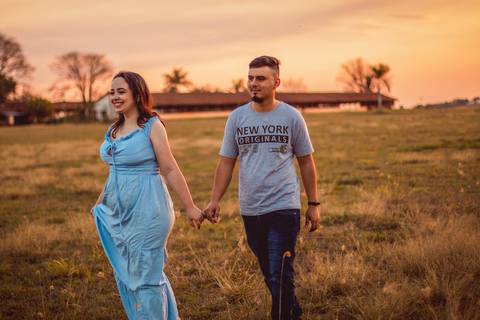 Inspiração e ideias criativas  ensaio fotográfico pré casamento de casal em Holambra - SP'