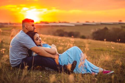 Inspiração e ideias criativas  ensaio fotográfico pré casamento de casal em Holambra - SP'