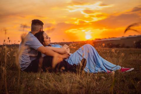 Inspiração e ideias criativas  ensaio fotográfico pré casamento de casal em Holambra - SP'