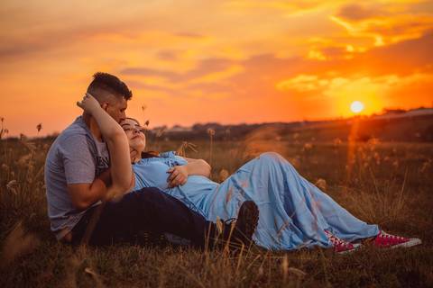 Inspiração e ideias criativas  ensaio fotográfico pré casamento de casal em Holambra - SP'