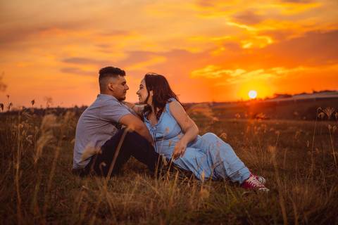 Inspiração e ideias criativas  ensaio fotográfico pré casamento de casal em Holambra - SP'