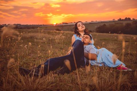 Inspiração e ideias criativas  ensaio fotográfico pré casamento de casal em Holambra - SP'