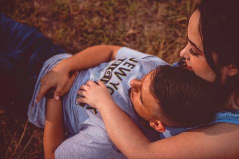 Inspiração e ideias criativas  ensaio fotográfico pré casamento de casal em Holambra - SP'