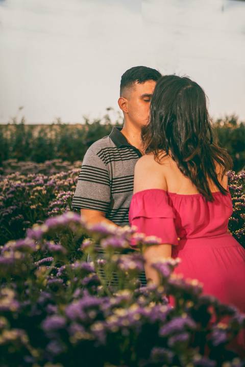 Inspiração e ideias criativas  ensaio fotográfico pré casamento de casal em Holambra - SP'