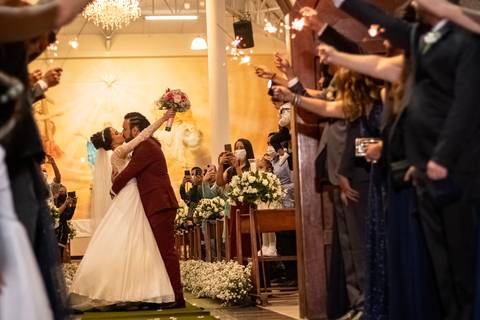 Inspiração e ideias criativas de fotos fotográfico de casamento cerimonia na Paróquia Santíssima Trindade
'