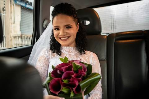 Inspiração e ideias criativas de fotos fotográfico de Making Of da noiva no carro'