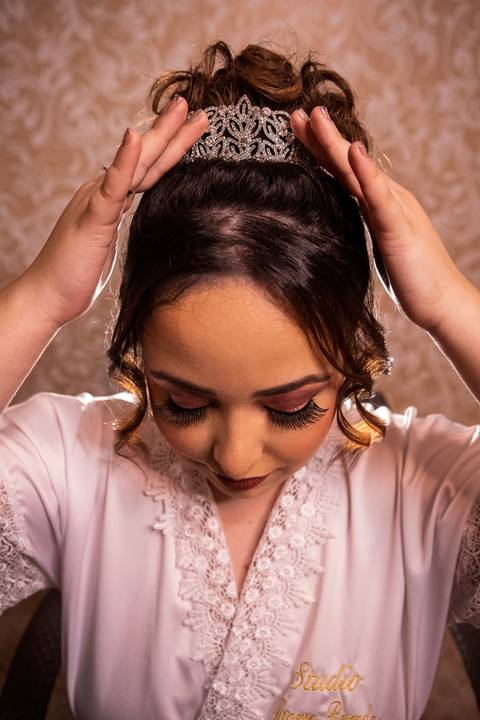 Inspiração e ideias criativas de fotos fotográfico de Making Of da noiva no Studio De Beleza Vanessa Resende '