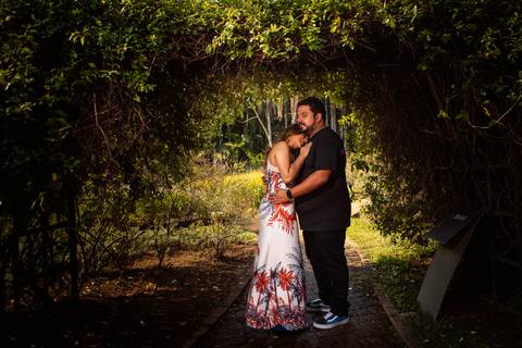 Inspiração e ideias criativas ensaio fotográfico pré casamento pré wedding de casal no Jardim Botânico - SP'