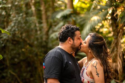 Inspiração e ideias criativas ensaio fotográfico pré casamento pré wedding de casal no Jardim Botânico - SP'
