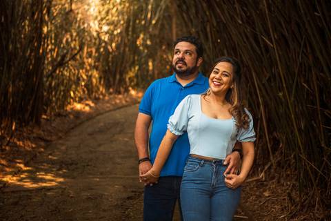Inspiração e ideias criativas ensaio fotográfico pré casamento pré wedding de casal no Jardim Botânico - SP'