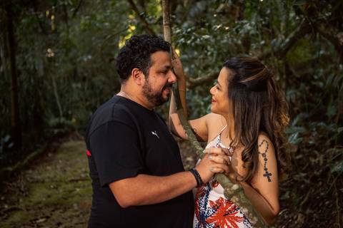 Inspiração e ideias criativas ensaio fotográfico pré casamento pré wedding de casal no Jardim Botânico - SP'