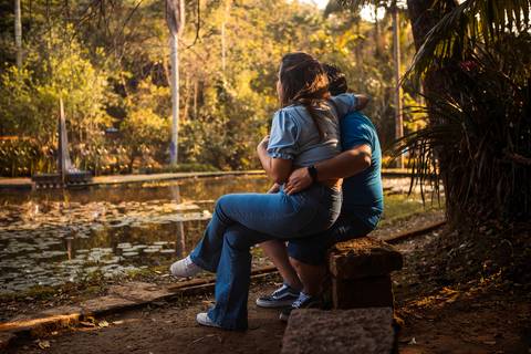 Inspiração e ideias criativas ensaio fotográfico pré casamento pré wedding de casal no Jardim Botânico - SP'