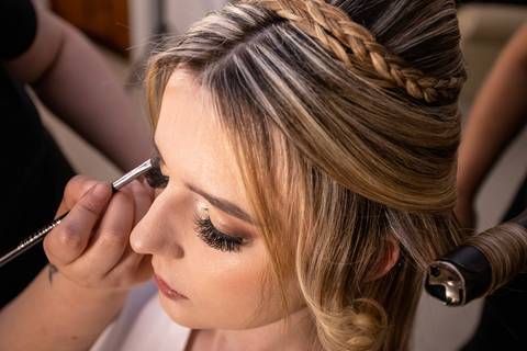 Inspiração e ideias criativas de fotos fotográfico de Making Of da noiva no Espaço Ateliê Cristiane Bastos Makeup
Ateliê Cristiane Bastos Makeup'