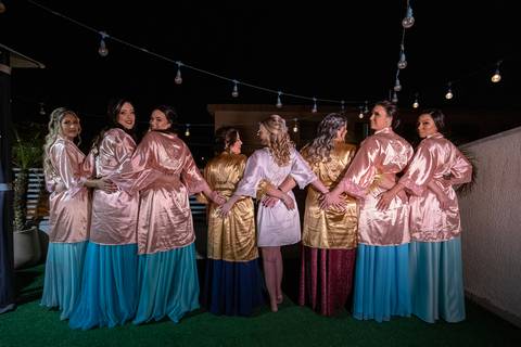 Inspiração e ideias criativas de fotos fotográfico de Making Of da noiva no Espaço Ateliê Cristiane Bastos Makeup
Ateliê Cristiane Bastos Makeup'