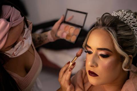 Inspiração e ideias criativas de fotos fotográfico de Making Of da noiva no espaço Nathalia Salles e Jayne Hair '