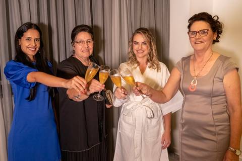 Inspiração e ideias criativas de fotos fotográfico de Making Of da noiva no Hotel Blue Tree Premium Alphaville'