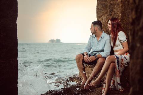 Inspiração e ideias criativas  ensaio fotográfico pré casamento de casal na Praia Sorocotuba - Guarujá - SP'