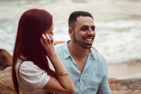 Inspiração e ideias criativas  ensaio fotográfico pré casamento de casal na Praia Sorocotuba - Guarujá - SP'