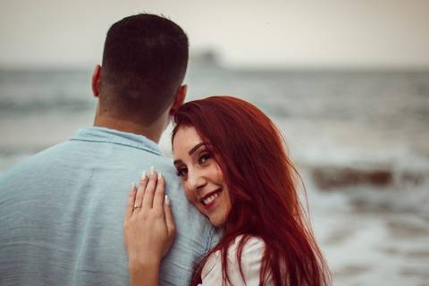 Inspiração e ideias criativas  ensaio fotográfico pré casamento de casal na Praia Sorocotuba - Guarujá - SP'