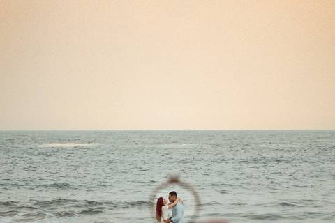 Inspiração e ideias criativas  ensaio fotográfico pré casamento de casal na Praia Sorocotuba - Guarujá - SP'