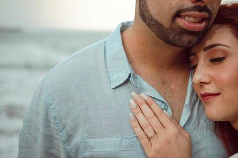 Inspiração e ideias criativas  ensaio fotográfico pré casamento de casal na Praia Sorocotuba - Guarujá - SP'