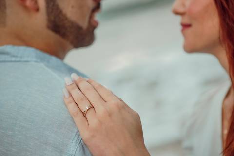 Inspiração e ideias criativas  ensaio fotográfico pré casamento de casal na Praia Sorocotuba - Guarujá - SP'