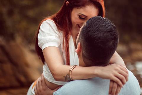 Inspiração e ideias criativas  ensaio fotográfico pré casamento de casal na Praia Sorocotuba - Guarujá - SP'