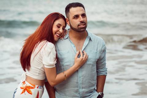 Inspiração e ideias criativas  ensaio fotográfico pré casamento de casal na Praia Sorocotuba - Guarujá - SP'