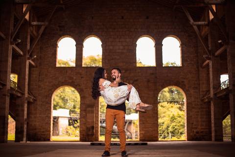 Inspiração e ideias criativas  ensaio fotográfico pré casamento de casal na Fazenda Ipanema-SP'