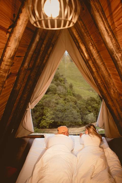 Inspiração e ideias criativas  ensaio fotográfico pré casamento de casal na Cabana Home - Araçoiaba da Serra - SP'