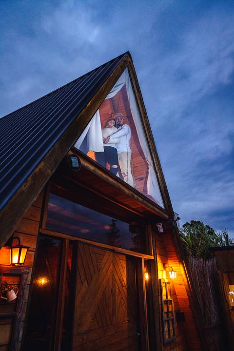 Inspiração e ideias criativas  ensaio fotográfico pré casamento de casal na Cabana Home - Araçoiaba da Serra - SP'