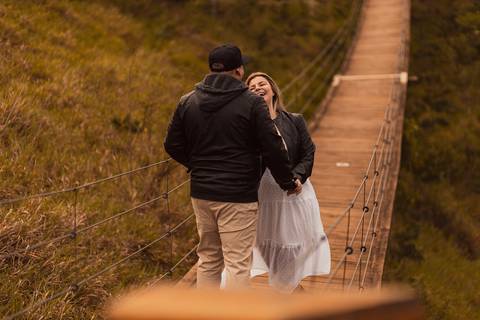 Inspiração e ideias criativas  ensaio fotográfico pré casamento de casal na Cabana Home - Araçoiaba da Serra - SP'