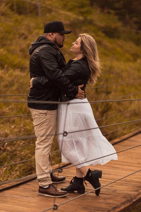 Inspiração e ideias criativas  ensaio fotográfico pré casamento de casal na Cabana Home - Araçoiaba da Serra - SP'