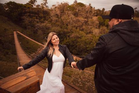 Inspiração e ideias criativas  ensaio fotográfico pré casamento de casal na Cabana Home - Araçoiaba da Serra - SP'
