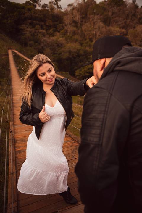 Inspiração e ideias criativas  ensaio fotográfico pré casamento de casal na Cabana Home - Araçoiaba da Serra - SP'